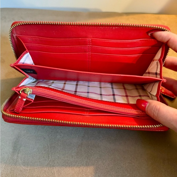 Coach zippered wallet in orange. - Picture 4 of 10